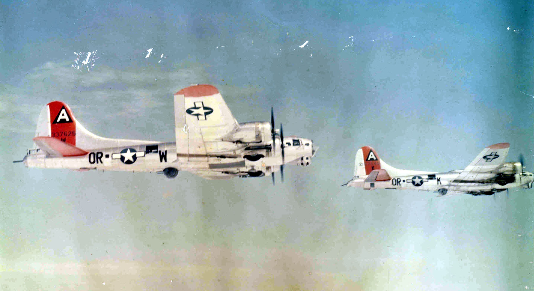 [Photo] Two US B-17G Fortress Aircraft Of The 91st Bomb Group, 323rd ...