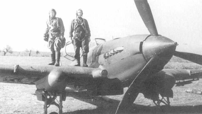 Pilot and gunner of an Il-2 Sturmovik aircraft, date unknown