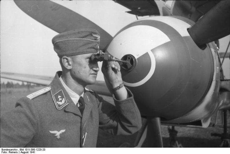 German crew sighting the 20mm cannon on a Bf 109F fighter of JG 54 'Grünherz' fighter wing, near Leningrad, Russia, Aug 1941, photo 2 of 2