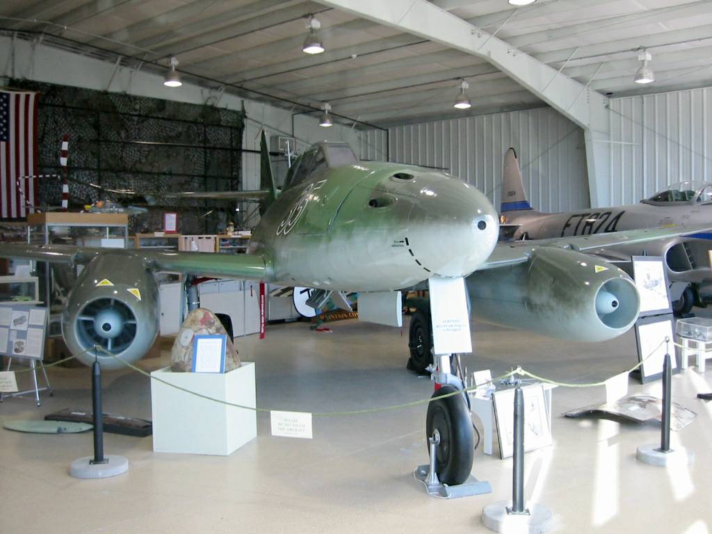 Me 262 Schwalbe jet fighter on display at Naval Air Station Joint Reserve Base Willow Grove, Horsham, Pennsylvania, United States, 2 Nov 2007, photo 5 of 6