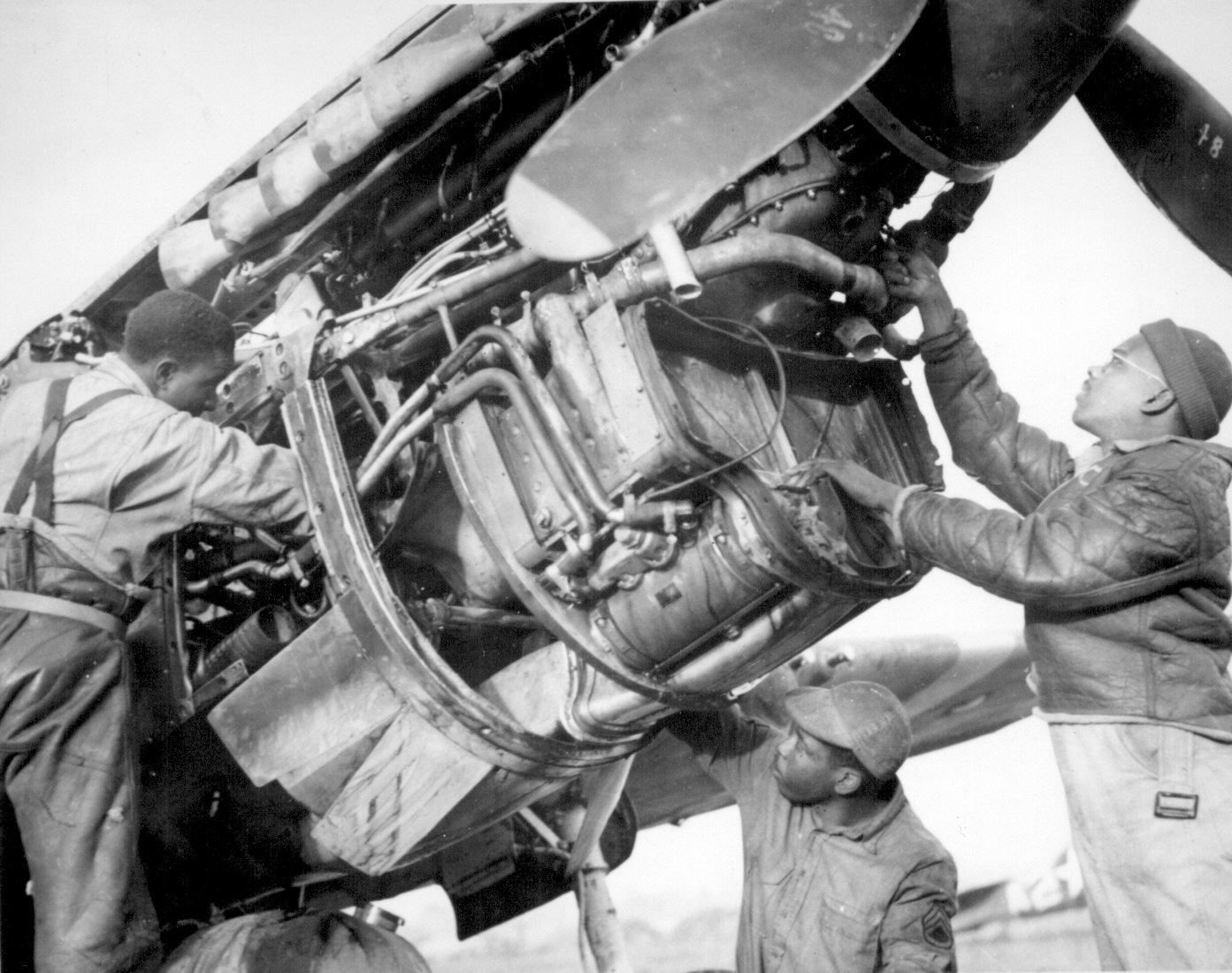 [Photo] African-American aircraft mechanics George Johnson and James C ...