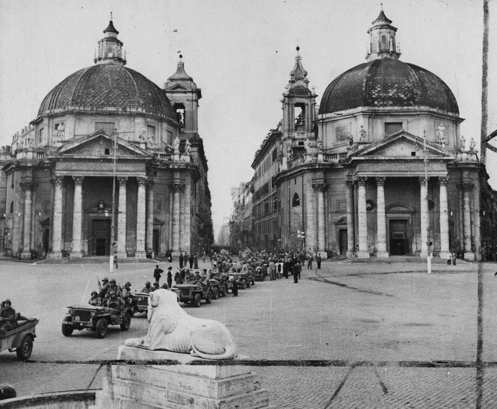 American troops in Piazza del Popolo, Rome, Italy, Jun 1944