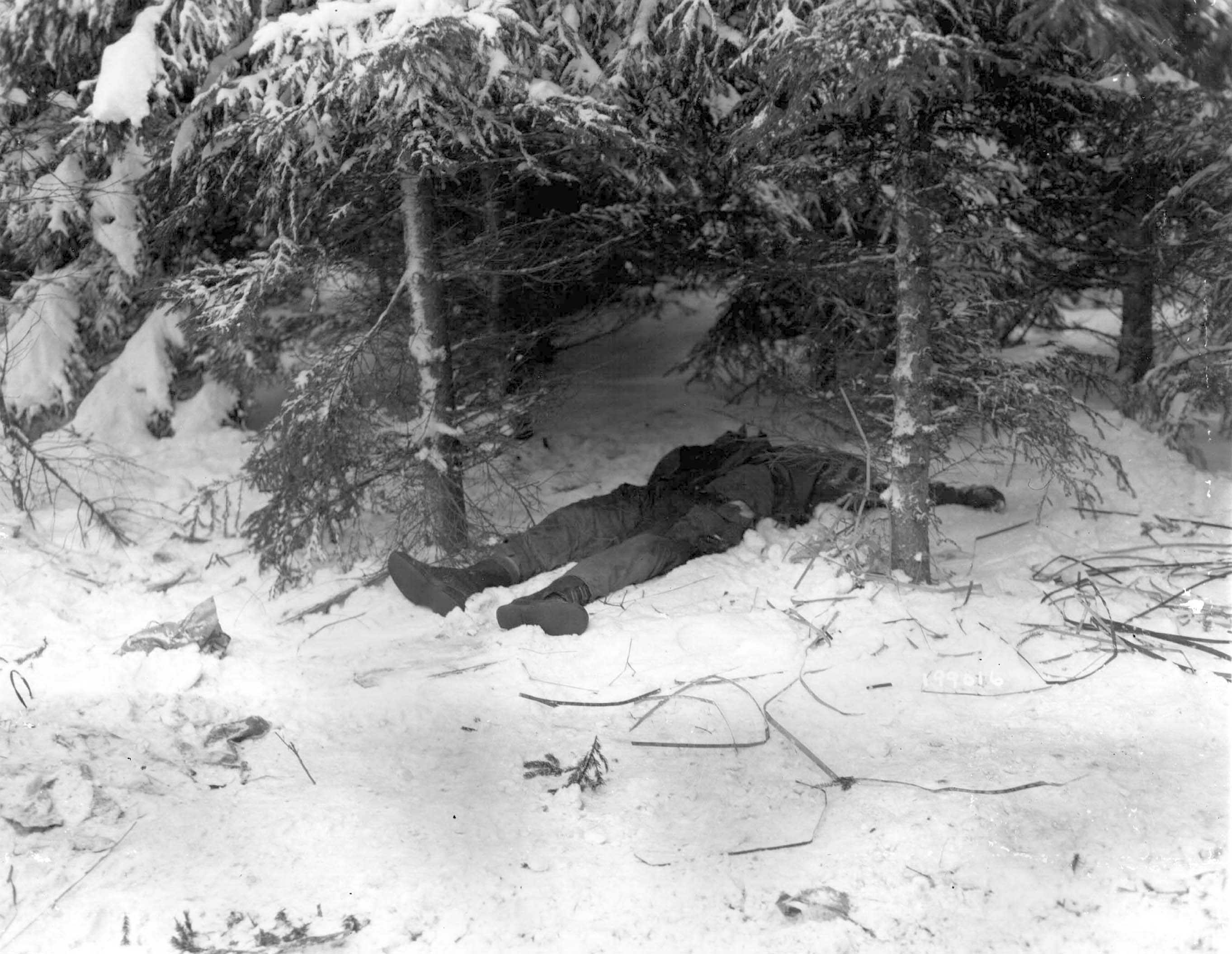 Soldier of US 101st Airborne Division dead in the woods near Bastogne, Belgium, 10 Jan 1945