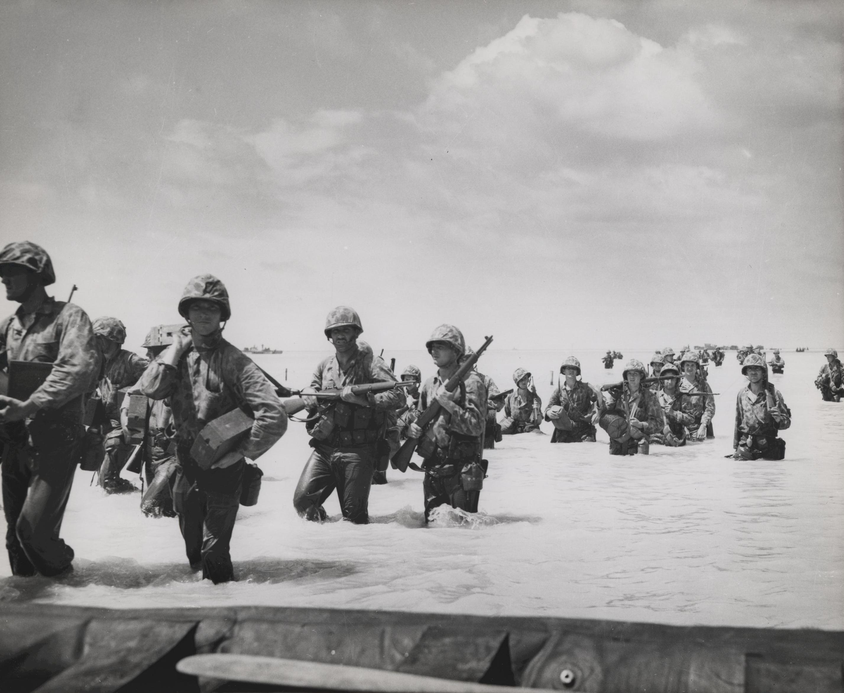 US Marines landing at Tarawa, Gilbert Islands, Nov 1943, photo 2 of 2