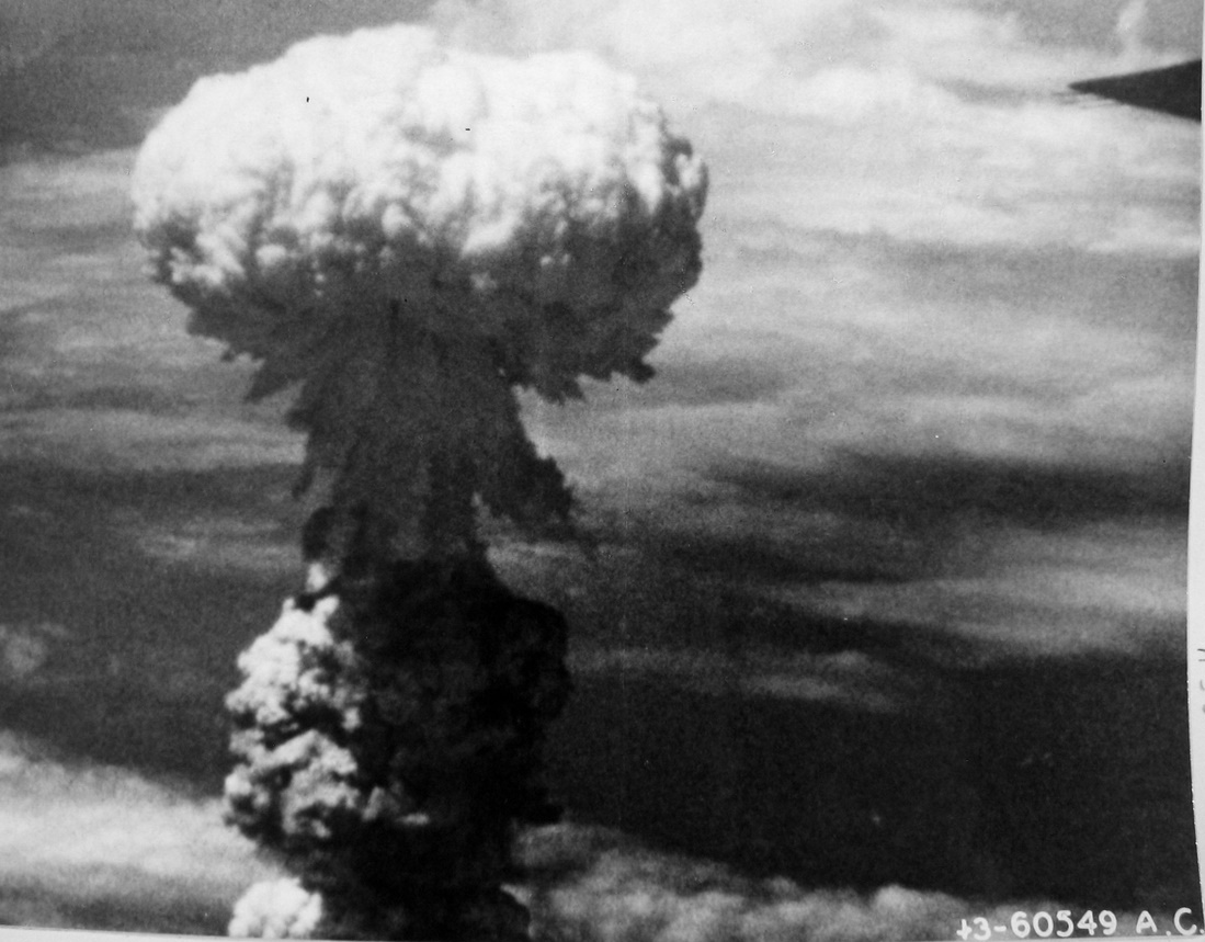 Mushroom cloud over Nagasaki, Japan, 9 Aug 1945, photo 6 of 9