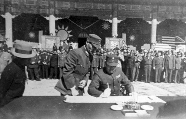 General Sun Lianzhong signing the Japanese surrender document, Forbidden City, Beiping, China, 10 Oct 1945