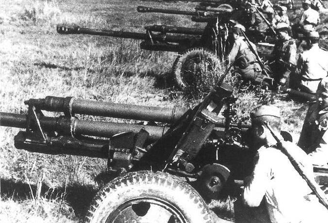 Russian Army ZIS-3 76.2mm divisional guns deployed in anti-tank roles at the Battle of Kursk, Jul 1943