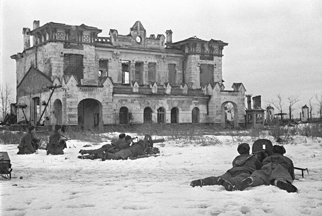 Soviet machine gun positions at Pavlovsk near Leningrad, Russia, 21 Jan 1944