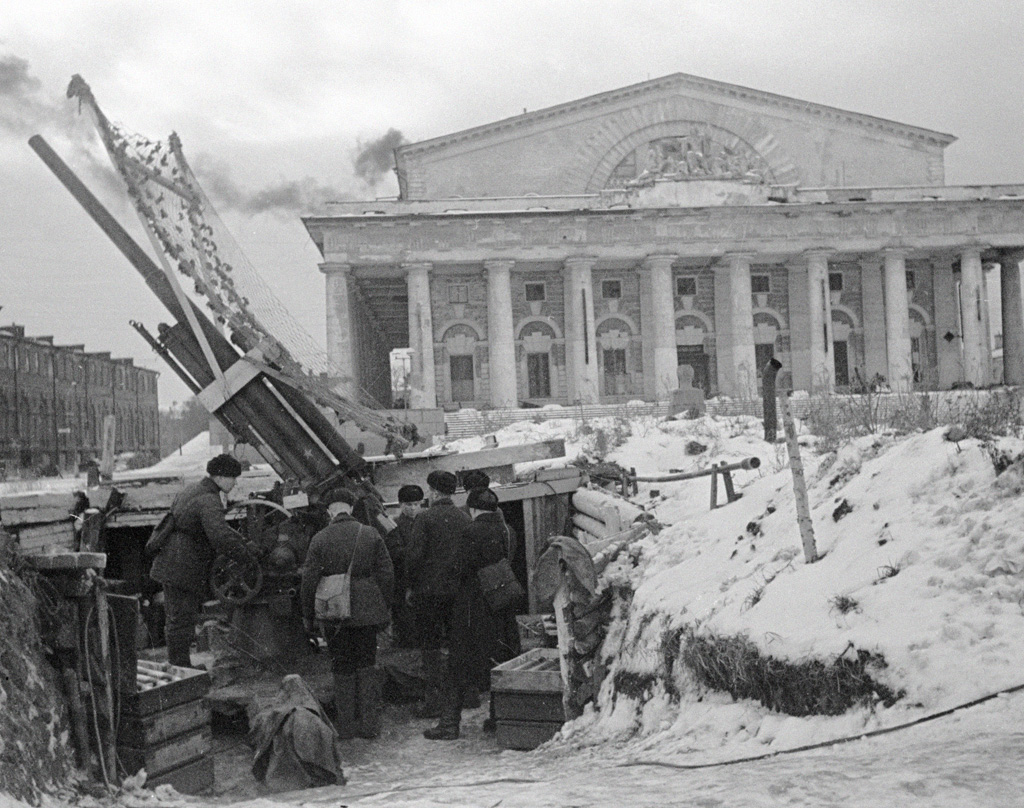 Soviet 85 mm M1939 (52-K) anti-aircraft gun and crew, Leningrad, Russia, 1 Dec 1942; note the Old Saint Petersburg Stock Exchange building in background