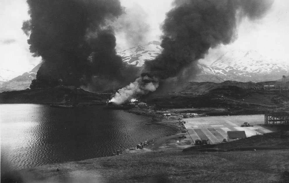 [Photo] Burning ship and oil storage at Dutch Harbor, US Territory of ...