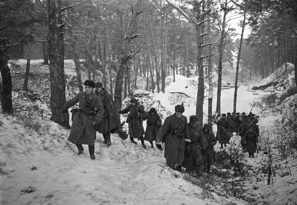 Soviet troops near Zvenigorod, Russia, 1 Nov 1941