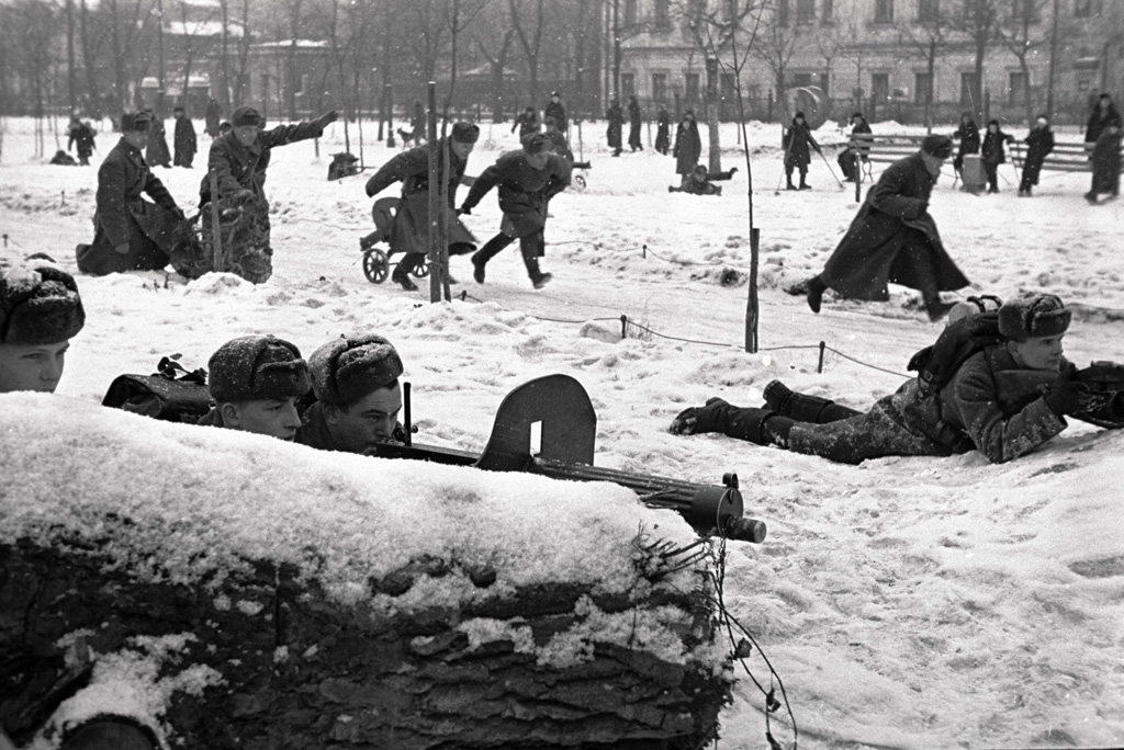 Soviet troops in exercise on Chistoprudny Boulevard in Moscow, Russia, 1 Dec 1941