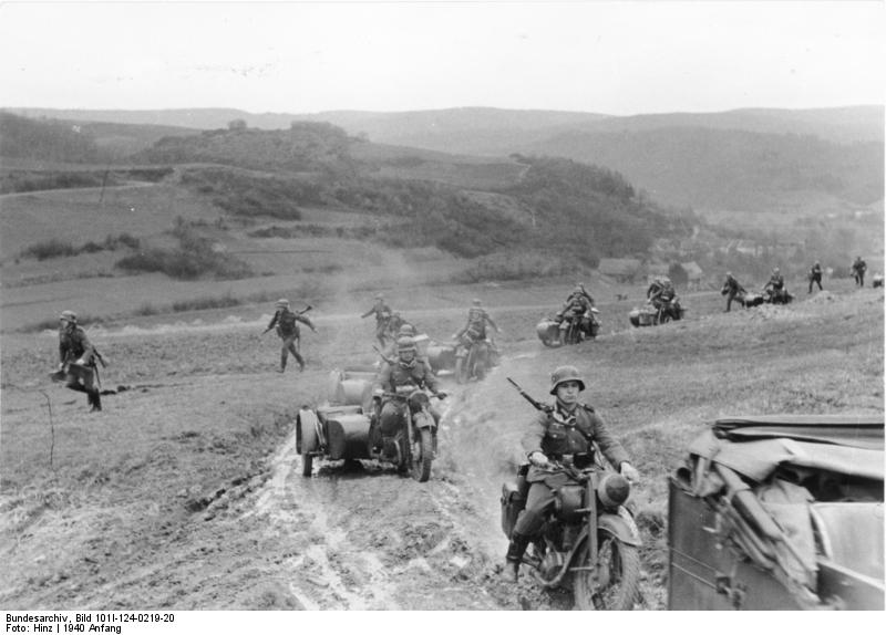 [Photo] German Army motorcycle troops on maneuvers in western Germany ...