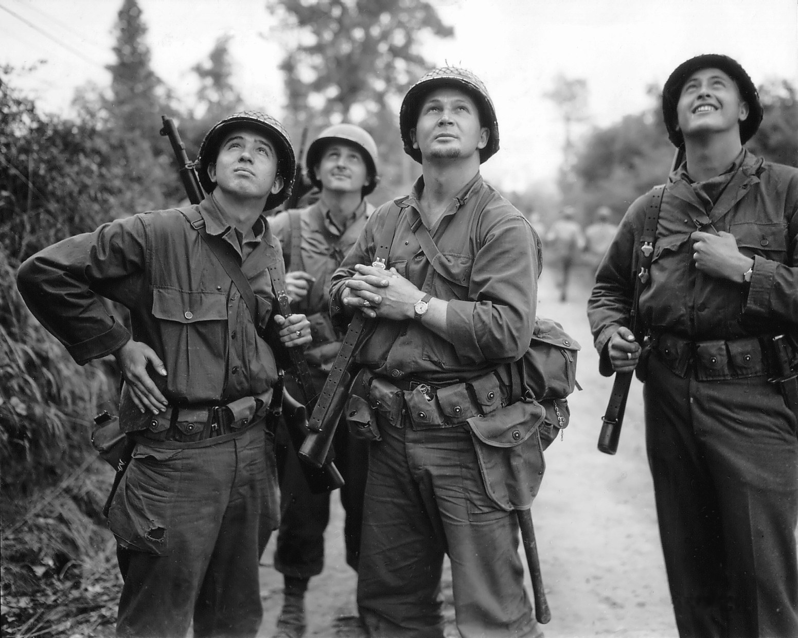  Photo Four US  Army  soldiers watching Allied bombardment 