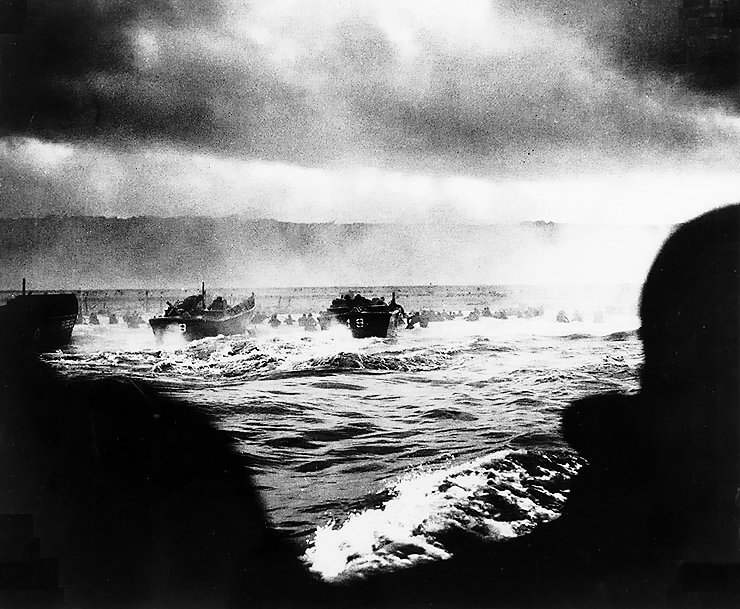 LCVP landing craft putting American troops onto Omaha Beach, Normandy, France, 6 Jun 1944