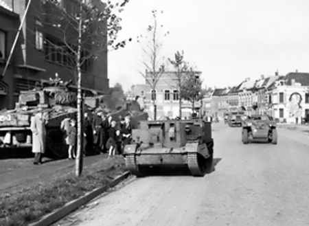 Units of the Canadian 4th Armoured Division into Bergen op Zoom, the Netherlands, 29 Oct 1944