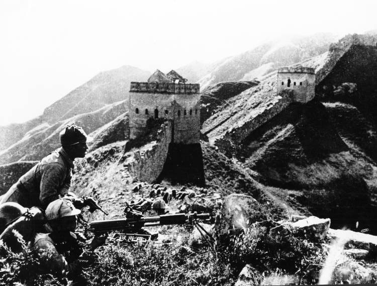 Chinese machine gun position near the Great Wall, Sep 1937