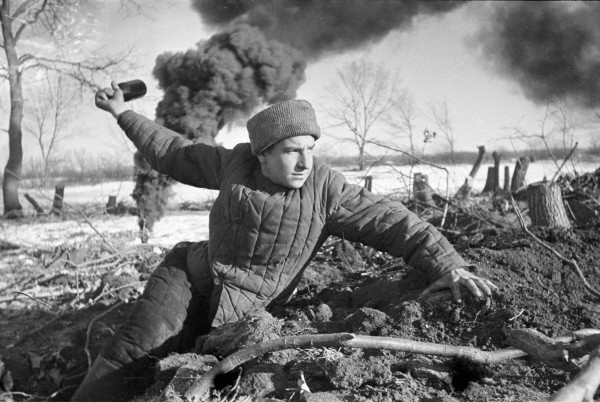 Soviet soldier throwing a grenade near Stalingrad, Russia, 1 Sep 1942