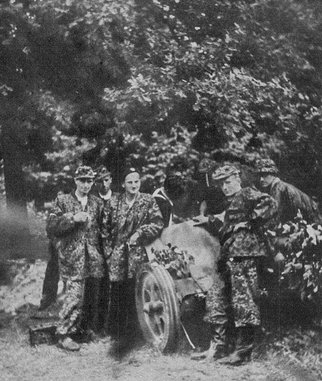 Polish resistance fighters posing with a captured German field gun, Krasinskich Gardens, Warsaw, Poland, 11 Aug 1944
