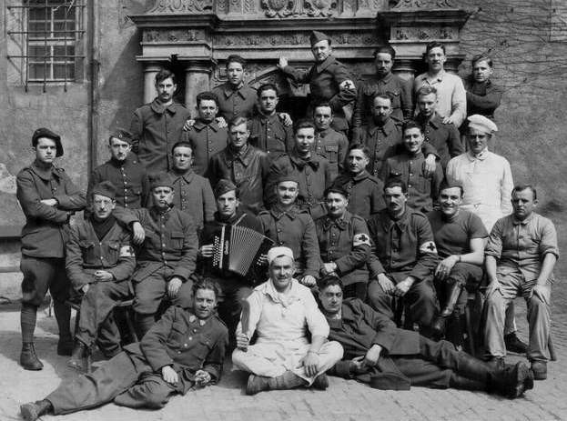 [Photo] French prisoners of war at Oflag IV-C, Colditz Castle, Sachsen ...