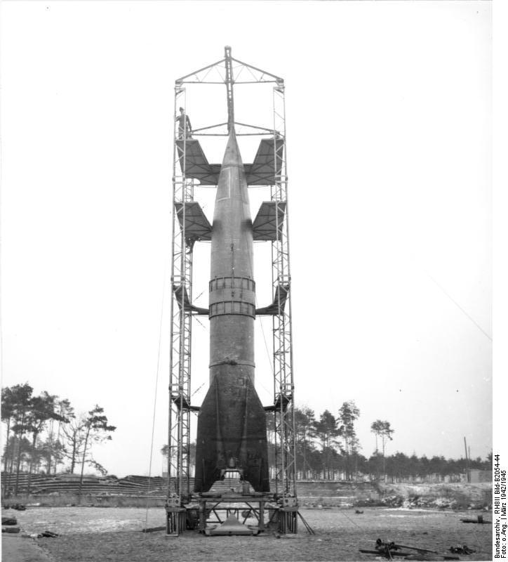 [Photo] V-2 rocket prepared for launch, Peenemünde, Germany, 1940s ...