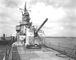 Forward main guns of Gleaves-class destroyer USS Aaron Ward in Gravesend Bay, New York Harbor, 15 May 1942. The guns are single-mount 5”/38 caliber dual purpose guns in enclosed turrets. Note the 5” powder canisters alongside.