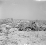 British officer studying a captured German 2.8cm sPzB 41 anti-tank gun, North Africa, 6 Mar 1942