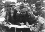 [Photo] Troops of US 101st Airborne Division receiving information from ...