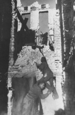 Soviet troops fighting in the ruins of Stalingrad, Russia, 2 Sep 1942