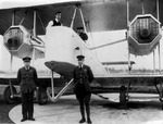 Lieutenant Colonel Pierre van Ryneveld and First Lieutenant Quinton Brand posing before Vimy aircraft 