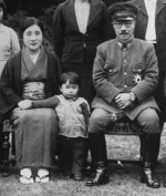 Hideki Tojo with wife Katsuko and granddaughter Yuko, 1941