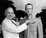 Wainwright decorated with Medal of Honor by US President Truman 14 Sep 1945, photo 1 of 2