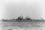 Heavy cruiser Canberra underway, circa late 1943
