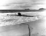 Ha-19 beached on Oahu, US Territory of Hawaii, 8 Dec 1941, photo 1 of 7