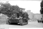 Camouflaged German Army Hornisse/Nashorn tank destroyer, Italy, 1944, photo 2 of 2