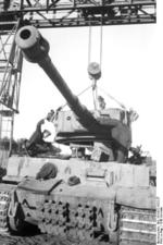 Repairing a Tiger I heavy tank, Russia, 21 Jun 1943, photo 09 of 21