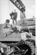 Repairing a Tiger I heavy tank, Russia, 21 Jun 1943, photo 06 of 21