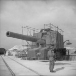 BL 15 in coastal gun of the Wanstone Battery, St Margaret-at-Cliffe, England, United Kingdom, 18 May 1942, photo 2 of 2