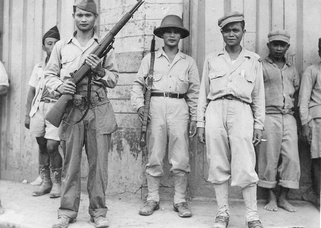 [Photo] Filipino Militia, Mindoro, Philippine Islands, Jan 1945 | World ...