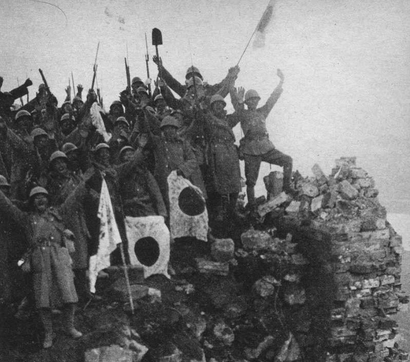 [Photo] Japanese troops celebrating the capture of Nanjing, China, 13 ...