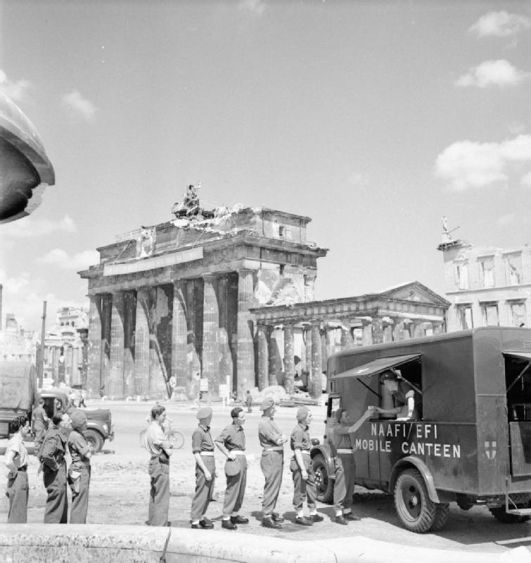 British soldiers in line for tea at NAAFI Mobile Canteen No. 750 at the Brandenburg Gate in Berlin, Germany, 16 Jul 1945