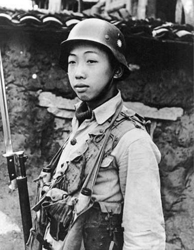 Photo of a Chinese soldier, circa late 1930s or early 1940s