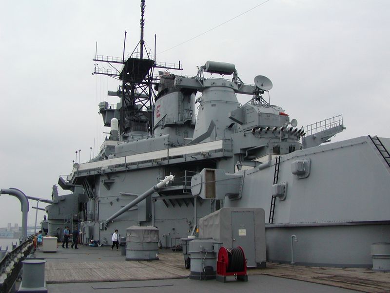 Battleship New Jersey's aft turret, 14 Jun 2004, photo 3 of 4; note the Mk 38 Gun Directors on side of turret