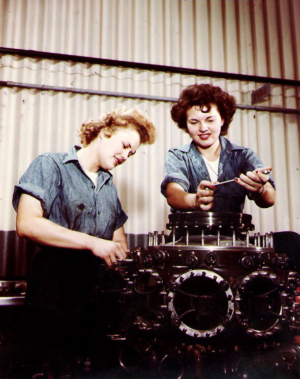 WAVES Seamen 2nd Class Elaine Olsen and Ted Snow learning how to take down a radial aircraft engine block, Naval Air Station, Lakehurst, New Jersey, United States, date unknown