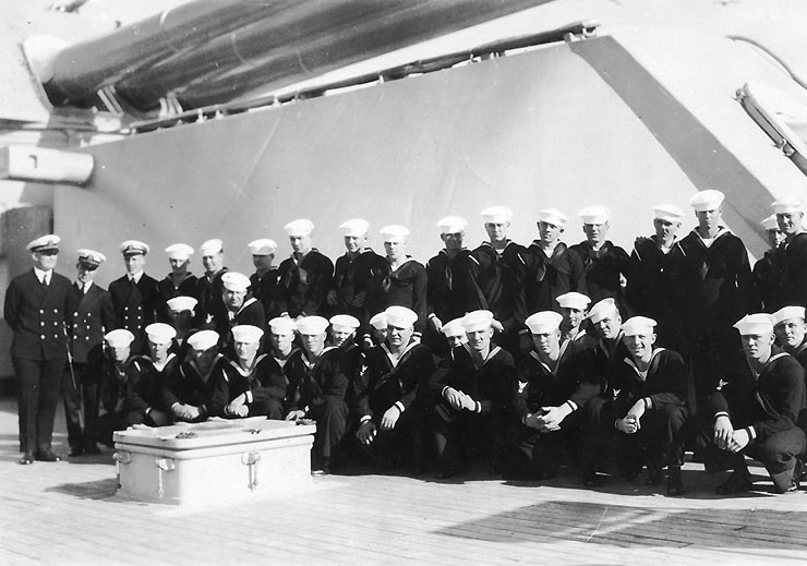 Crew of USS Arizona's Turret No. 4, circa 1924; commanding officer Ensign Arleigh Burke at far left