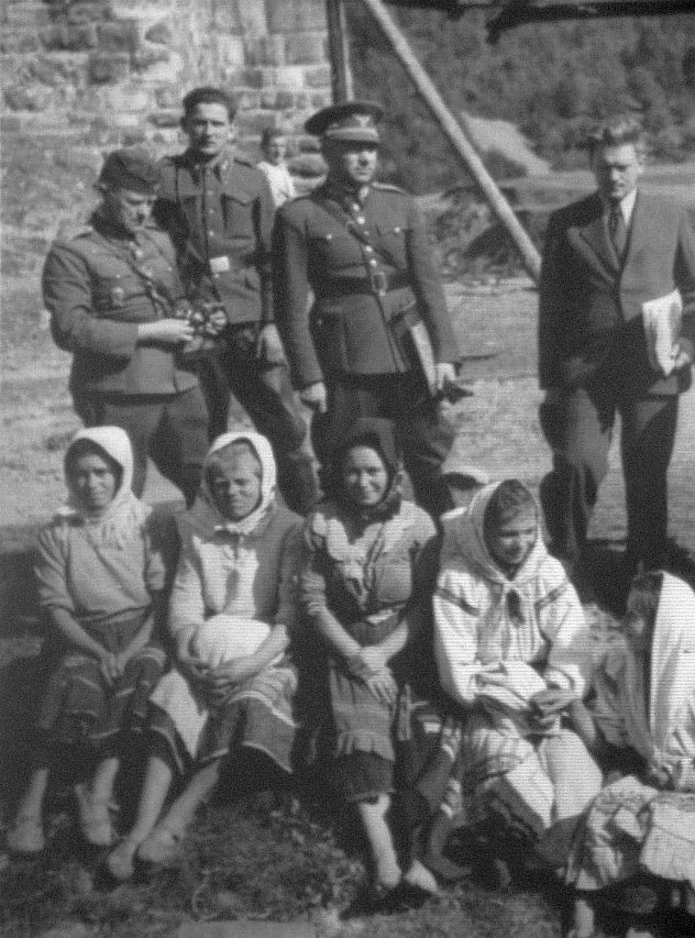 Ferdinand Catlos with Ukrainian civilians in Poland, Sep 1939, photo 2 of 3