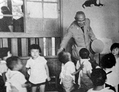 Chiang Kaishek visiting a school, Taiwan, Republic of China, date unknown