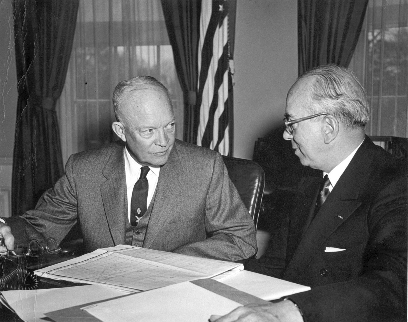 US President Dwight Eisenhower and US Atomic Energy Commission Chairman Lewis Strauss, 30 Mar 1954