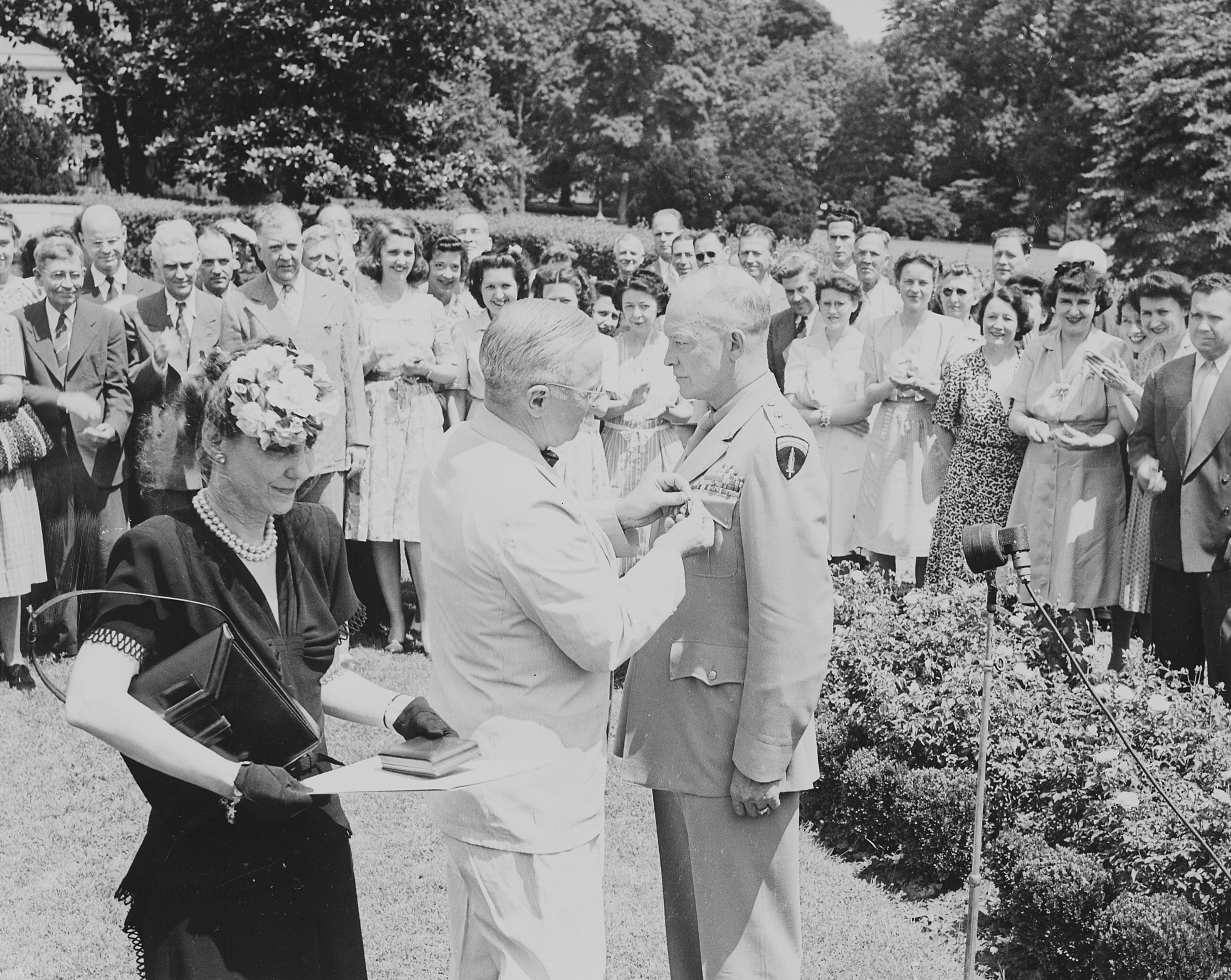 US President Harry Truman decorating General Dwight Eisenhower with the Distinguished Service Medal, Washington DC, United States, 18 Jun 1945, photo 3 of 6