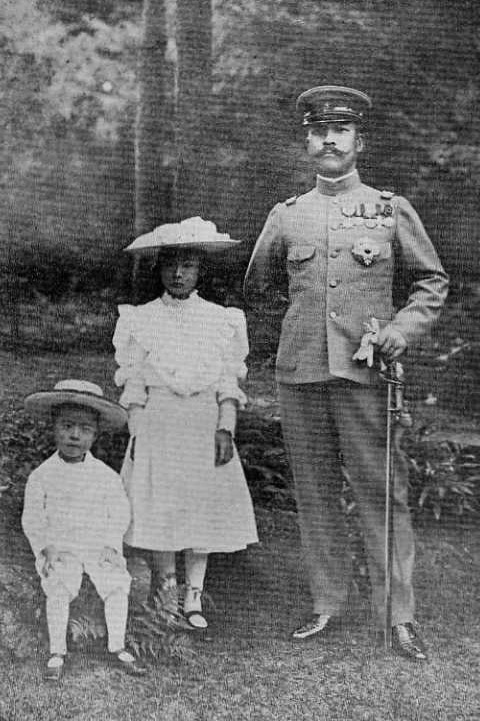 Prince Kotohito with Princess Yukoko and Prince Haruhito, 1905